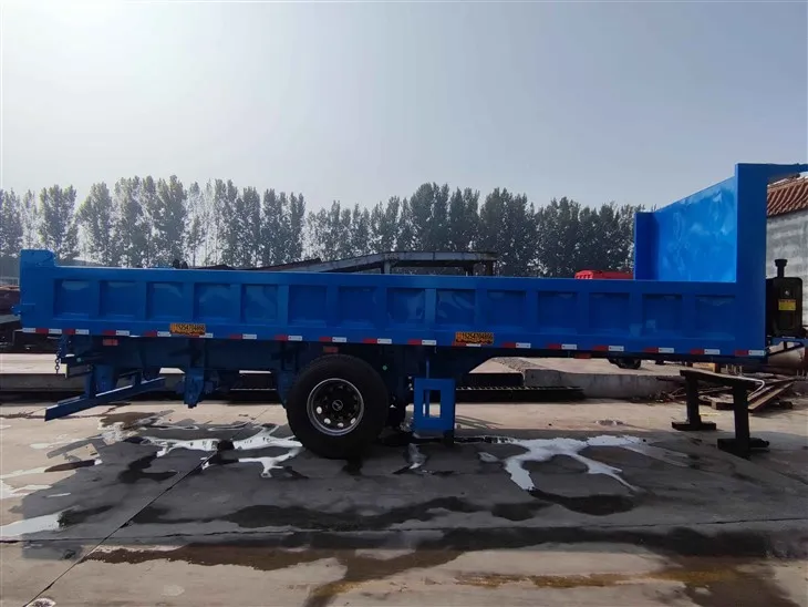 Aizmugurējā pašizgāzēja pus{0}}piekabe